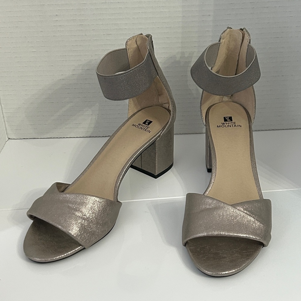White Mountain Ever Womens 8 Silver Metallic Block Heel Ankle Strap Sandals